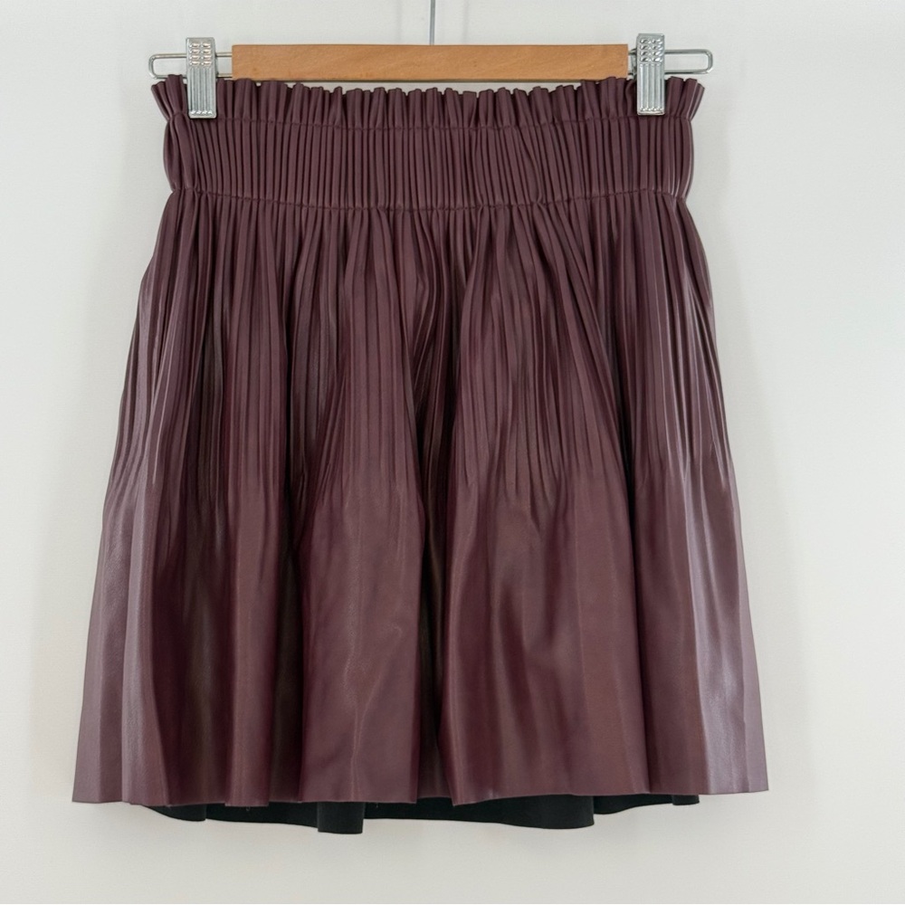 NWT Avec Les Filles Faux-Ever Leather Pleated A-Line Miniskirt Zinfandel Size S